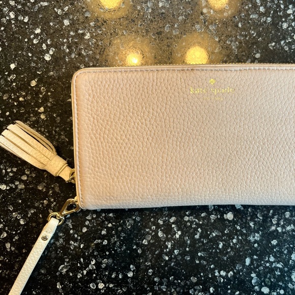 Kate spade large wallet, good shape - Picture 2 of 3